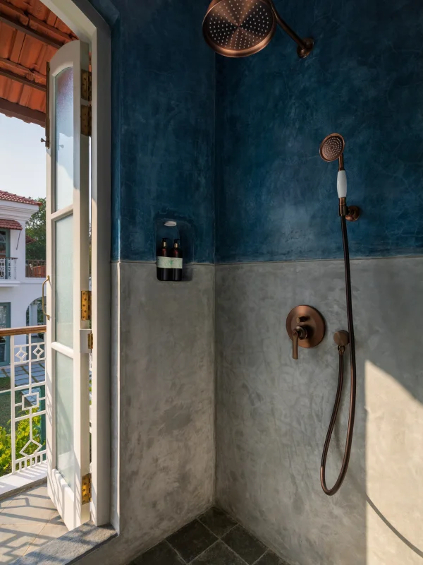 Blue and grey IPS bathroom at a villa in Assagao