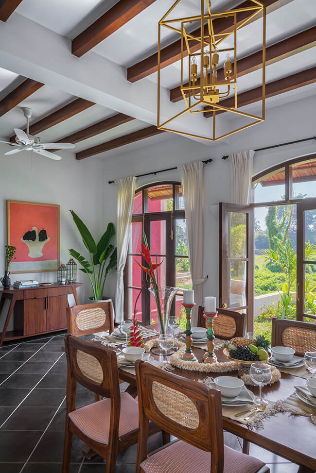 Pink and gold accent dinner table at a villa in Parra